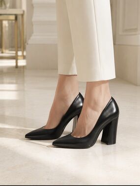 Beautiful Charles David Black Leather Chunky Heels❤️5.5